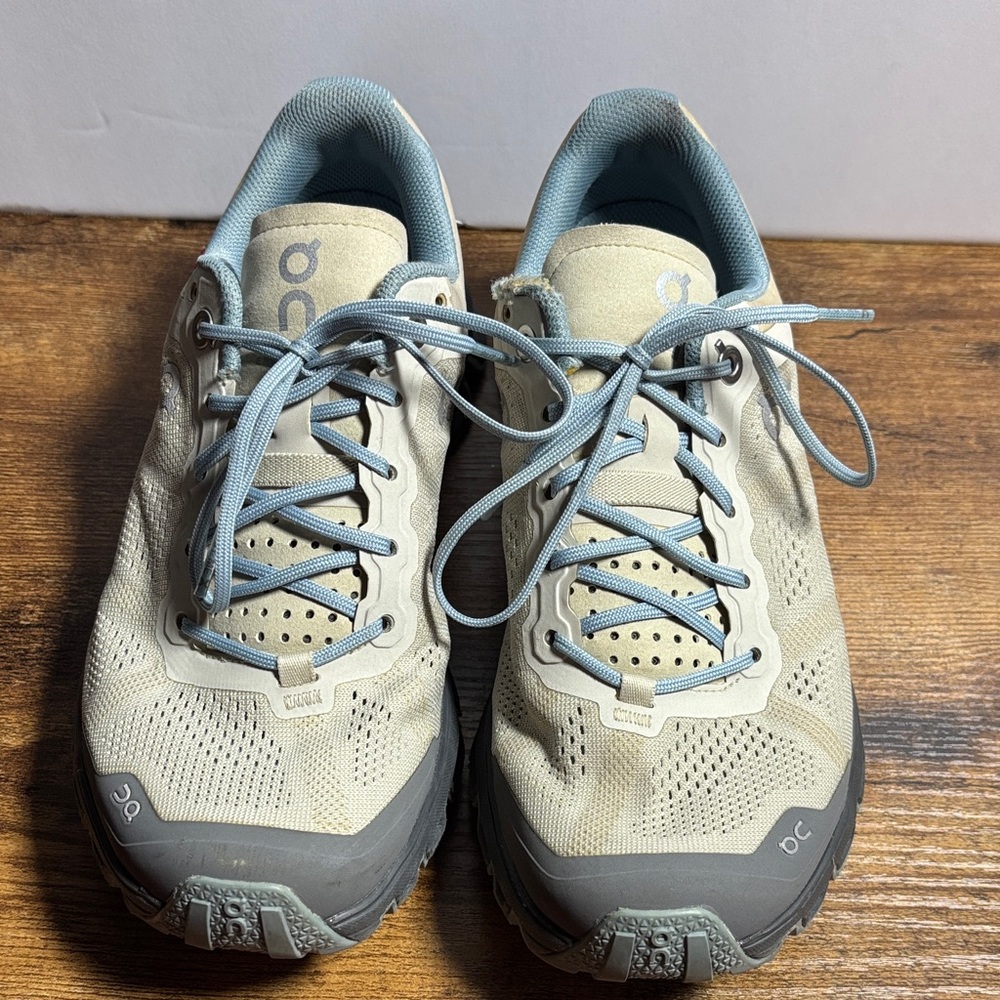 On Cloudventure Light Blue/Grey Sneakers Women’s Size 6